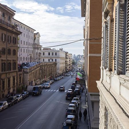 Colosseo Prestige Rooms Rom Exteriör bild