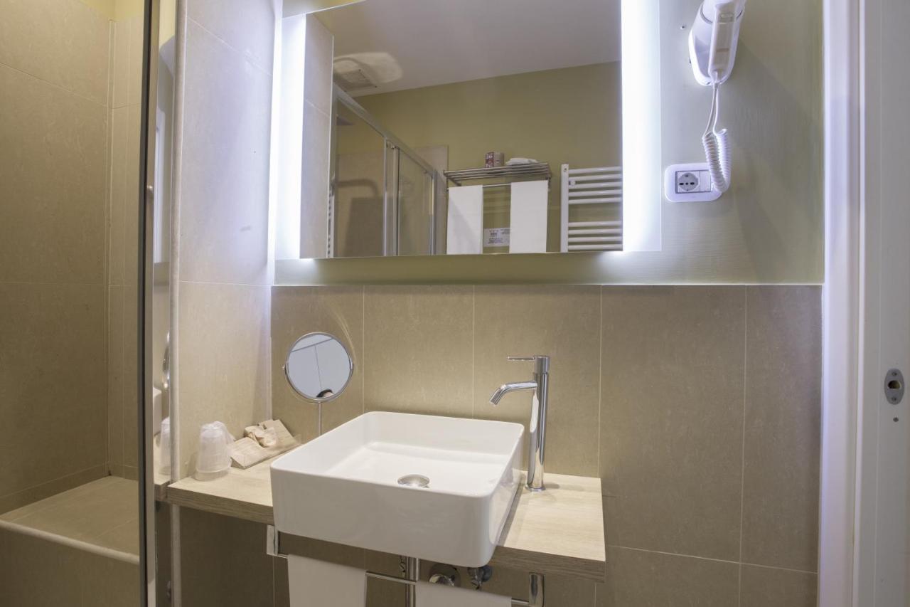 Colosseo Prestige Rooms Rom Exteriör bild