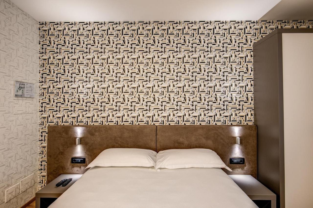 Colosseo Prestige Rooms Rom Exteriör bild