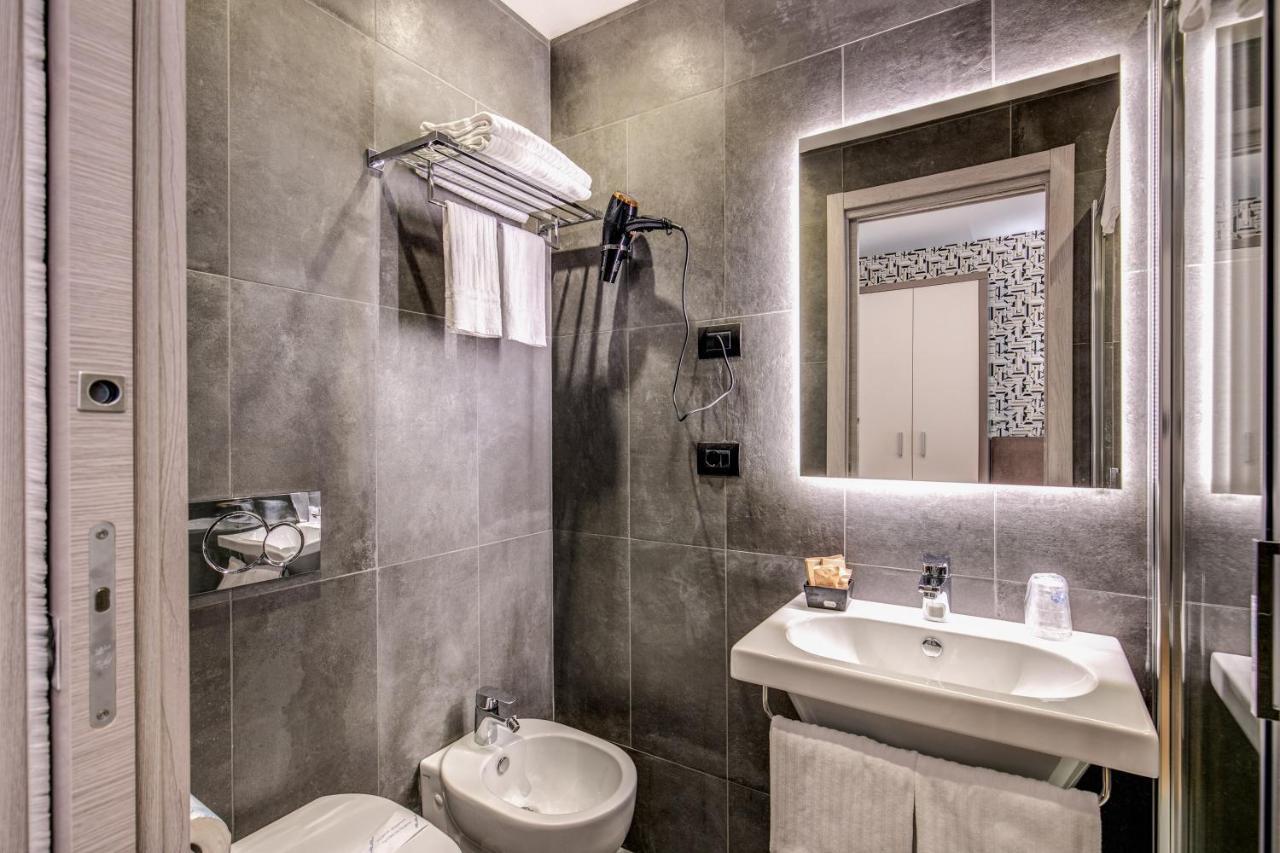 Colosseo Prestige Rooms Rom Exteriör bild